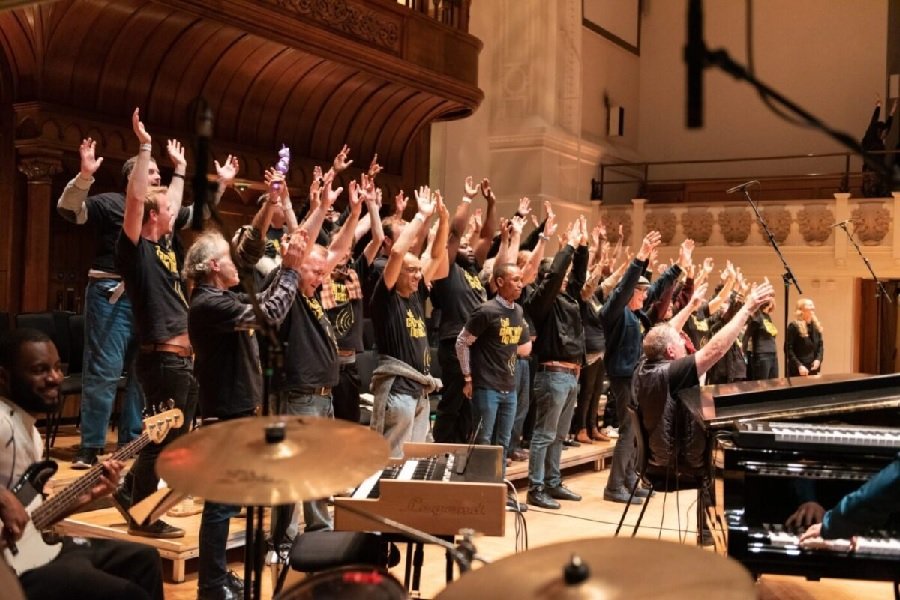 Lou Morris Photograpy – A Choir With No Name A performance from A Choir With No Name.